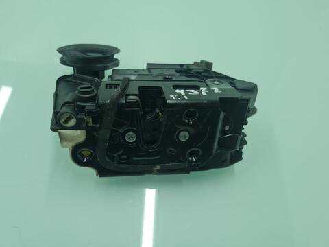 Foto 4ª: Cerradura Puerta Trasera Izquierda Volkswagen Golf 1.6 TDI DPF 105CV 77KW [CAY] (2010)