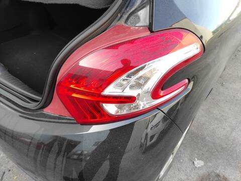 Piloto Trasero Derecho Peugeot 208 ZM01