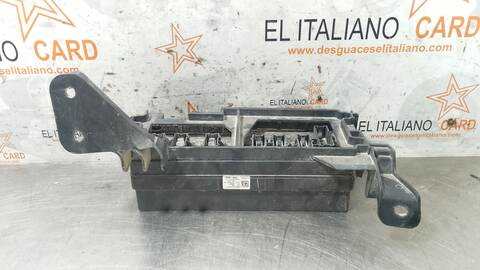 Foto 4ª: Caja Reles Fusibles Mercedes Clase ML 320 3.0 CDI W164) 224CV 165KW 164.122) [OM642940] (2006)