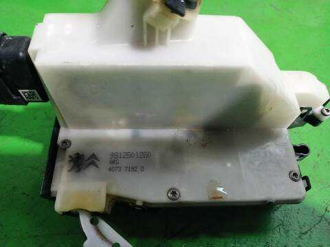 Foto 2ª: Cerradura Puerta Trasera Izquierda Peugeot 2008 ALLURE 110CV (2013)