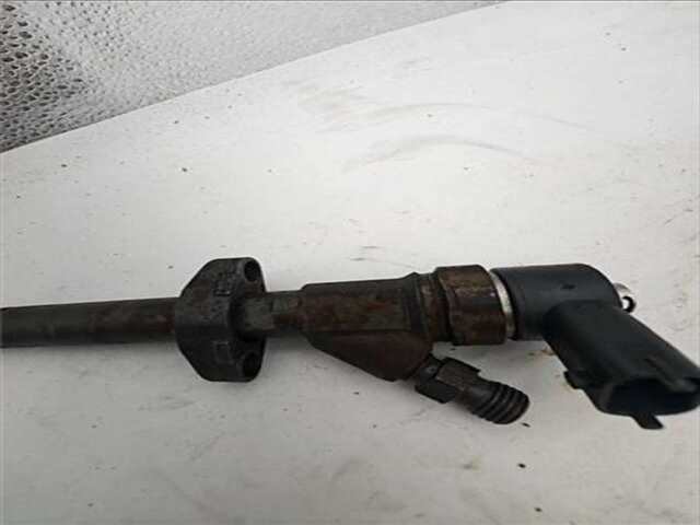 Foto 3ª: Inyectores Nissan Interstar 2.5 CAJA CERRADA. L 1H1. BATALLA CORTA 3.3T [2.5 LTR. - 84 KW DCI DIESEL CAT] [G9UA7]