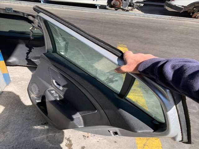 Foto 2ª: Puerta Trasera Derecha Renault Megane 1.5 DCI 105CV 0CV III SPORT TOURER KZ DESDE 05/2009 [K9K 832] (2010)
