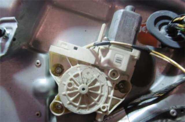 Foto 2ª: Elevalunas Eléctrico Delantero Izquierdo Ford Focus 1.8 TDCI [KKDA]