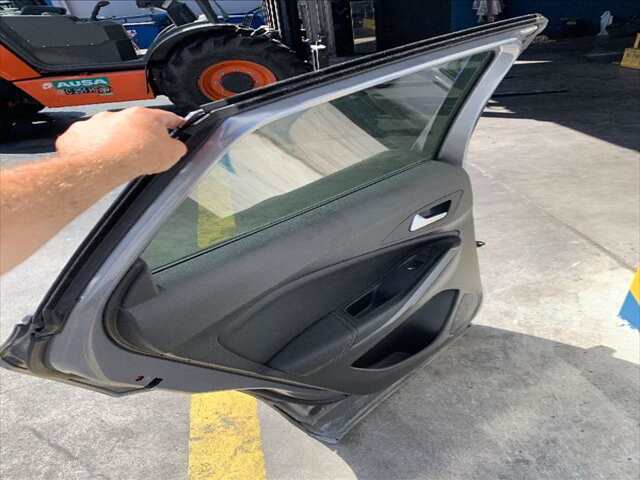 Foto 3ª: Puerta Trasera Izquierda Opel Grandland 1.6I 16V HYBRID 0CV [5G06] (2020)