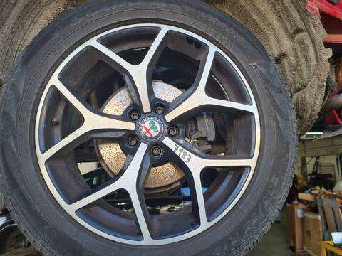 Foto 3ª: Juego LLantas Alfa Romeo Stelvio EXECUTIVE 4WD 209CV 154KW [55271838] (2017)