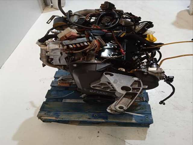 Foto 2ª: Motor Completo Renault Scenic GRAND LUXE DYNAMIQUE 120CV 88KW [F9Q] (2005)