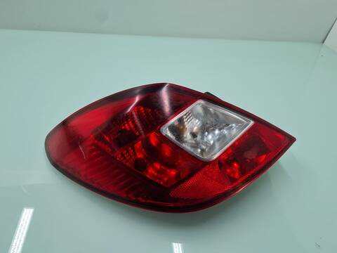 Piloto Trasero Izquierdo Opel Corsa 1.2 16V CAT Z 12 XEP - LB4) 80CV 59KW