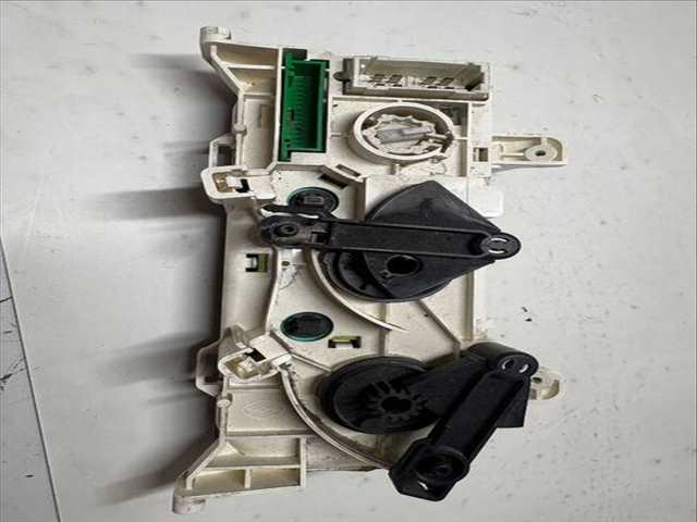 Foto 2ª: Mando Calefacción A. A. Renault Clio K9K B7 (2003)
