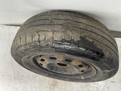 Foto 3ª: Neumatico Kia Carnival 2.9 CRDI LX AUT. 144CV [J3] (2001)