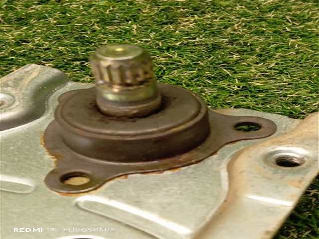 Foto 3ª: Elevalunas Manual Delantero Izquierdo Mitsubishi L200 2.5 D 4P CAJA ABIERTA [4D56] (1999)