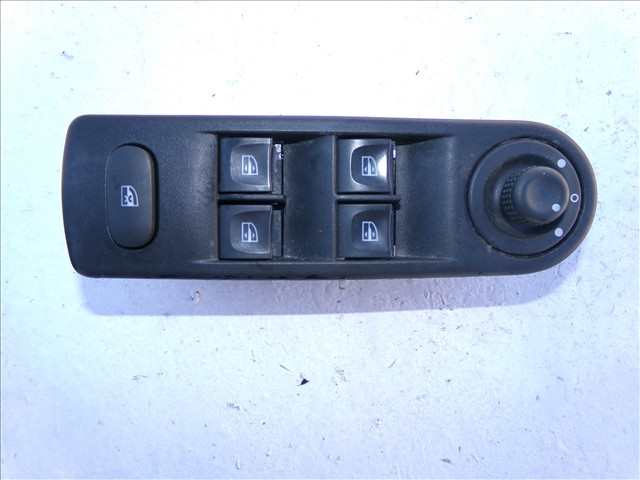 Botonera Elevalunas Renault Captur 1.2 G 2013-2017