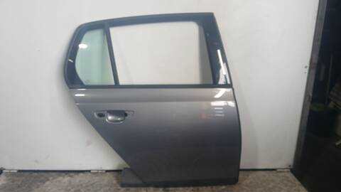 Puerta Trasera Derecha Volkswagen Golf 1.6 TDI 105CV 77KW