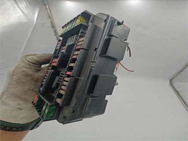 Foto 3ª: Caja Reles Fusibles Bmw Serie 3 315 2.0 320D [2.0 LTR. - 110 KW 16V DIESEL CAT]