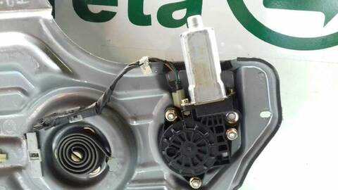 Foto 3ª: Elevalunas Eléctrico Delantero Izquierdo Hyundai Trajet 2.0 CRDI CAT 113CV 83KW [D4EA] (2003)