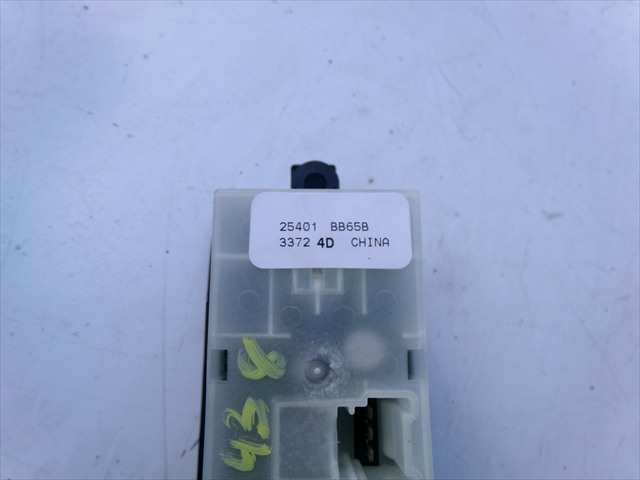 Foto 3ª: Botonera Elevalunas Nissan Qashqai 1.6 DCI 2010-2014 [R9M] (2013)
