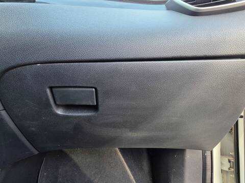 Guantera Nissan Qashqai R9M414