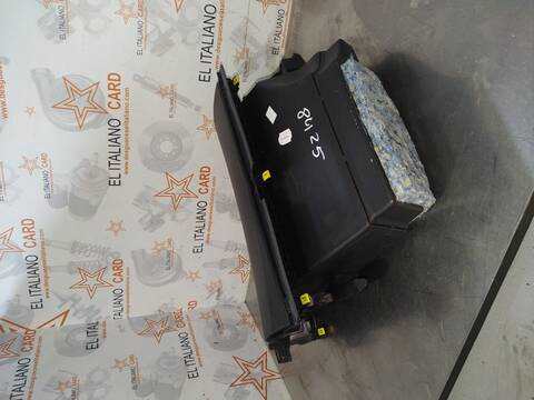 Foto 4ª: Guantera Renault Megane ZEN BERLINA 110CV 81KW IV BERLINA 5P [K9K G6] (2017)