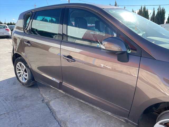Foto 3ª: Puerta Delantera Derecha Renault Scenic 1.5 CDI 110CV [K9KA6] (2014)