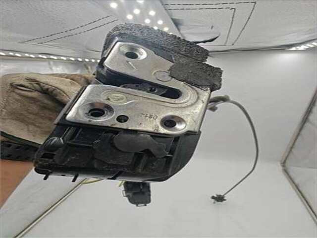 Foto 3ª: Cerradura Puerta Delantera Derecha Nissan NV200 1.5 NV200 FURGÓN COMFORT [1.5 LTR. - 81 KW DCI CAT]