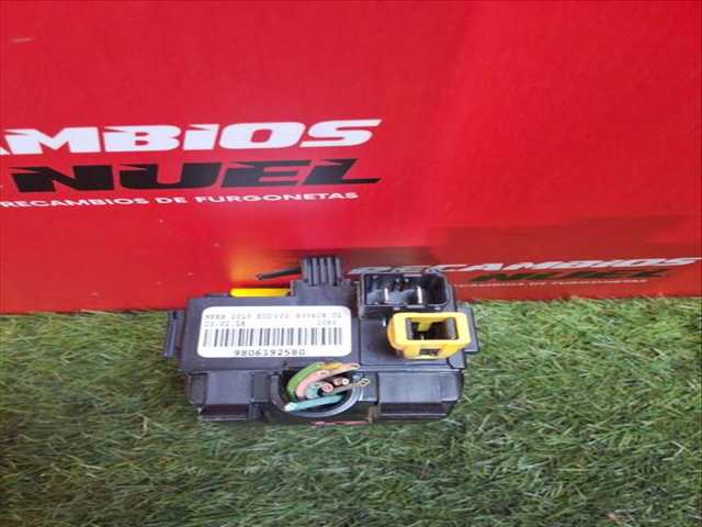 Foto 3ª: Caja Reles Fusibles Citroen Jumpy CONFORT M BLUE-HDI FAP 116CV 85KW FURGON [BH01 BHX] (2020)