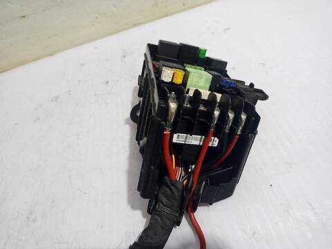 Foto 2ª: Caja Reles Fusibles Volkswagen Golf COMFORTLINE BLUEMOTION AUT. 150CV (2013)