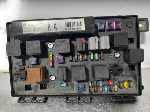 Foto 4ª: Caja Reles Fusibles Opel Astra COSMO 120CV 88KW [Z19DT] (2008)