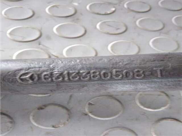 Foto 3ª: Mangueta Delantera Derecha Mercedes 100 D (631.332. 631.342) [OM 616.963]