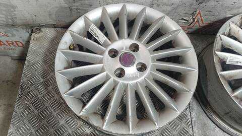 Foto 3ª: Juego LLantas Fiat Linea DYNAMIC 77CV 57KW [350A1000] (2009)