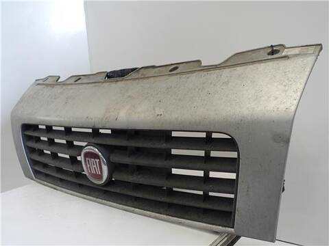 Foto 3ª: Rejilla Delantera Fiat Ducato 130 MULTIJET 2 3 D 131CV 96KW FURGON [F1AE3481D] (2013)