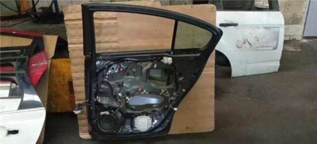 Foto 3ª: Puerta Trasera Derecha Toyota Avensis 2.2 D-4D EXECUTIVE BERLINA (5-PTAS.) [2.2 LTR. - 110 KW D-4D CAT] [2AD-FTV]