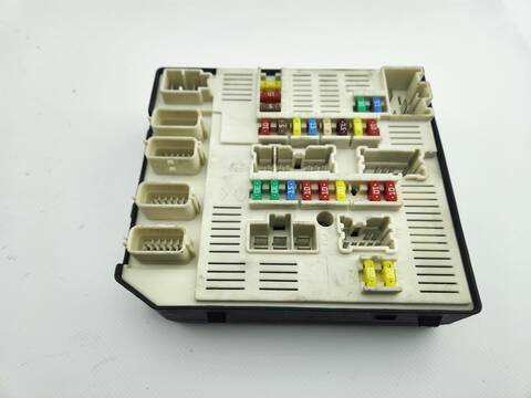 Caja Reles Fusibles Renault Megane BUSINESS BERLINA 90CV 66KW III BERLINA 5 P