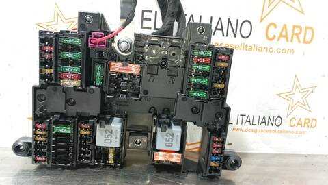 Foto 3ª: Caja Reles Fusibles Mercedes Clase A 140 A 200 177.087) 163CV 120KW (2018)