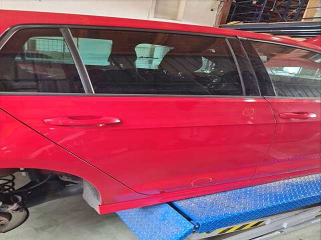 Puerta Trasera Derecha Volkswagen Golf 1.6 TDI 105CV 77KW