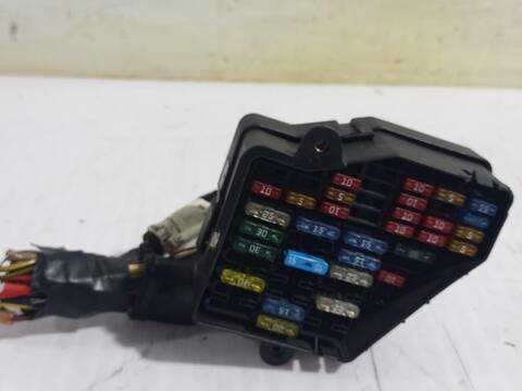 Foto 2ª: Caja Reles Fusibles Volkswagen Passat ADVANCE 131CV [AVF] (2000)