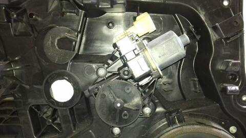 Foto 2ª: Elevalunas Eléctrico Delantero Izquierdo Ford Fiesta TITANIUM 125CV 92KW [M1JE] (2013)