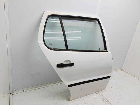 Foto 2ª: Puerta Trasera Derecha Volkswagen Polo CONCEPTLINE BERLINA 60CV 44KW [AUD] (2000)