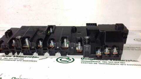 Foto 2ª: Caja Reles Fusibles Mercedes Clase V 200 136CV 100KW (2014)