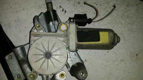 Foto 2ª: Elevalunas Eléctrico Delantero Derecho Ford Focus 1.8 TDDI TD CAT TURNIER 75CV 55KW [BHDB] (1999)