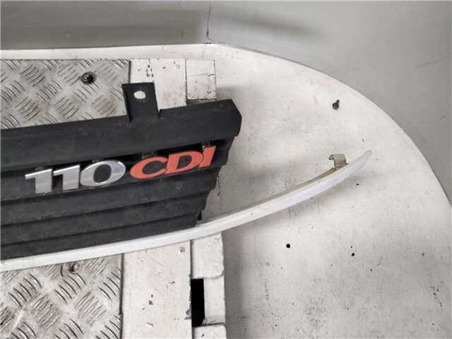 Foto 3ª: Rejilla Delantera Mercedes Vito 2.2 110 CDI (638.094) [2.2 LTR. - 75 KW 16V CDI TURBODIESEL CAT] [611980]