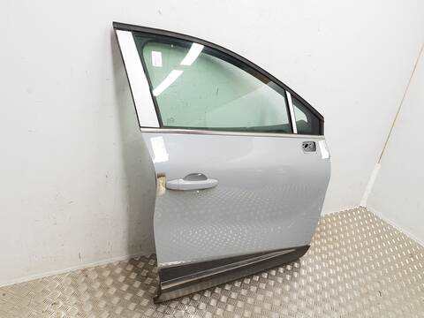 Foto 3ª: Puerta Delantera Derecha Renault Clio SIN DEFINIR
