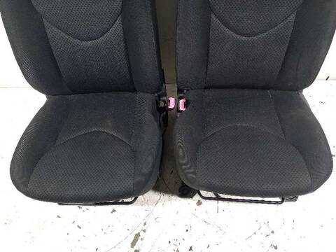 Foto 2ª: Asientos Traseros Toyota Rav4 EXECUTIVE 136CV 100KW [2AD] (2006)