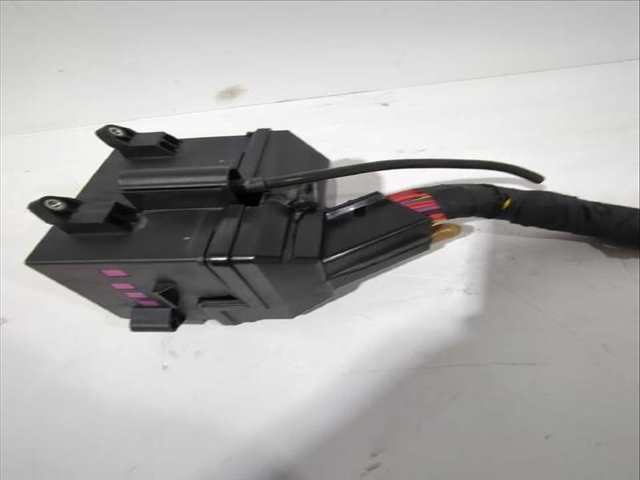 Foto 3ª: Caja Reles Fusibles Volkswagen Phaeton 3.0 V6 TDI 4MOTION 240CV [CARB CEXA] (2002)