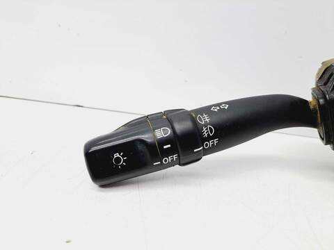 Foto 2ª: Mando Multifuncion Toyota Avensis 2.2 D-4D EXECUTIVE BERLINA 5-PTAS.) 150CV 110KW [2AD] (2006)