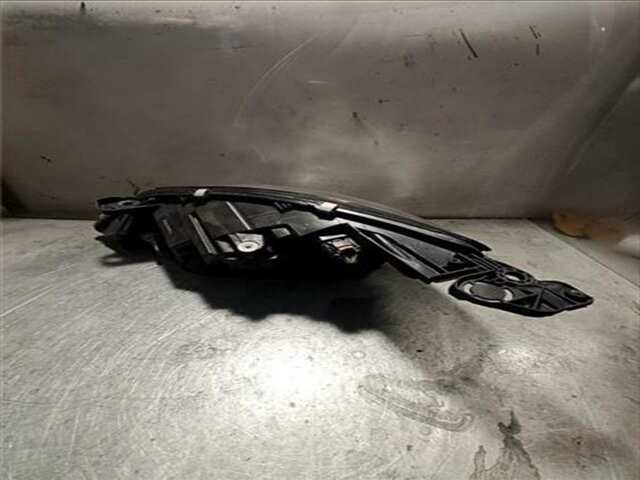 Foto 3ª: Faro Derecho Peugeot 308 1.2 STYLE [1.2 LTR. - 81 KW 12V E-THP - PURETECH] [HNZ / EB2DT]