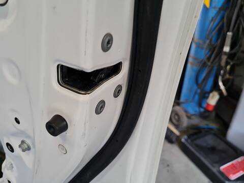 Cerradura Puerta Delantera Derecha Toyota Yaris 1.5 HYBRID MXPH11) 92CV 68KW