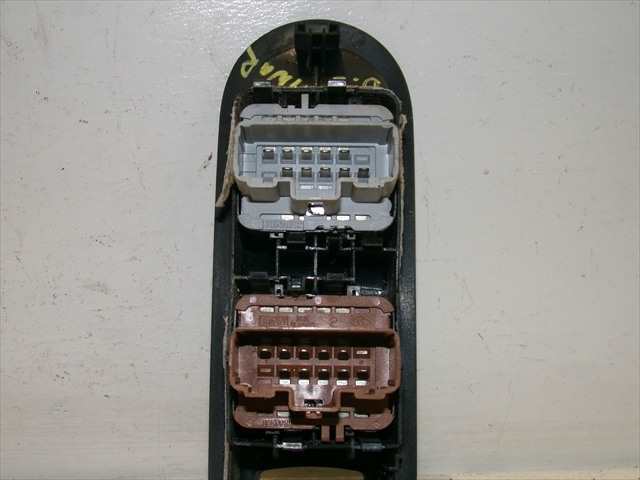 Foto 4ª: Botonera Elevalunas Renault Megane 1.5 DCI SEDAN,2002-2008 [K9KF7] (2004)