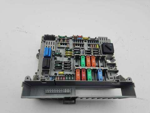 Foto 2ª: Caja Reles Fusibles Bmw Serie 3 315 320D BERLINA 163CV 120KW [204D4] (2005)