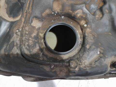 Foto 3ª: Deposito de Combustible Mercedes Clase C 160 2.2 CDI CAT BERLINA 143CV 105KW [D/ 611962] (2001)