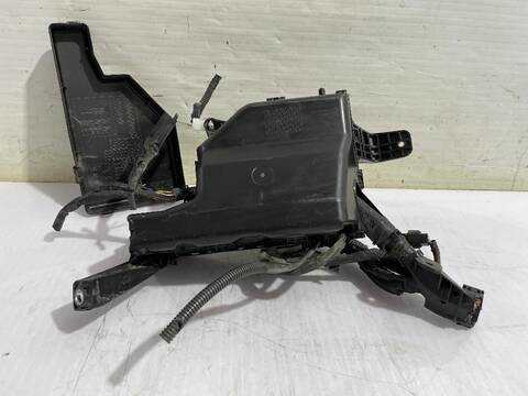Foto 3ª: Caja Reles Fusibles Toyota Prius BASIS AUT. 78CV [1NZFXE] (2003)