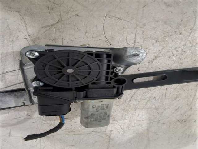 Foto 3ª: Elevalunas Manual Trasero Derecho Bmw Serie 1 114 120 D 177CV [N47 D20 A N47 D20 C] (2003)